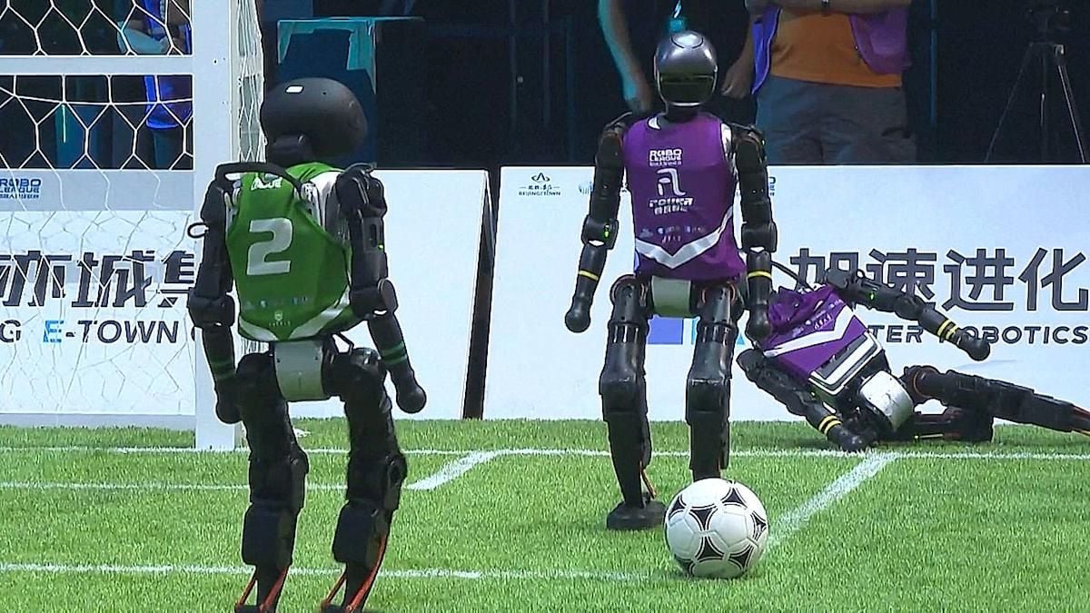 La Chine a organisé le premier tournoi de foot... de robots guidés par IA, les images font le buzz