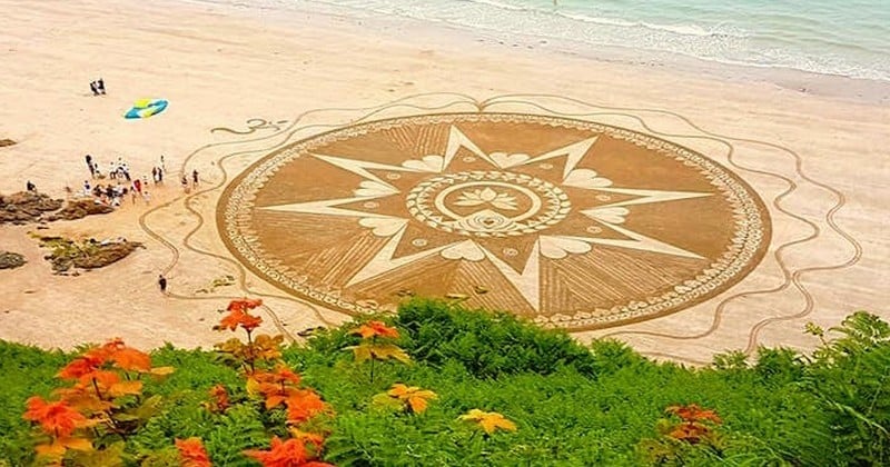 Elle dessine d'impressionnants motifs sur le sable des plages bretonnes