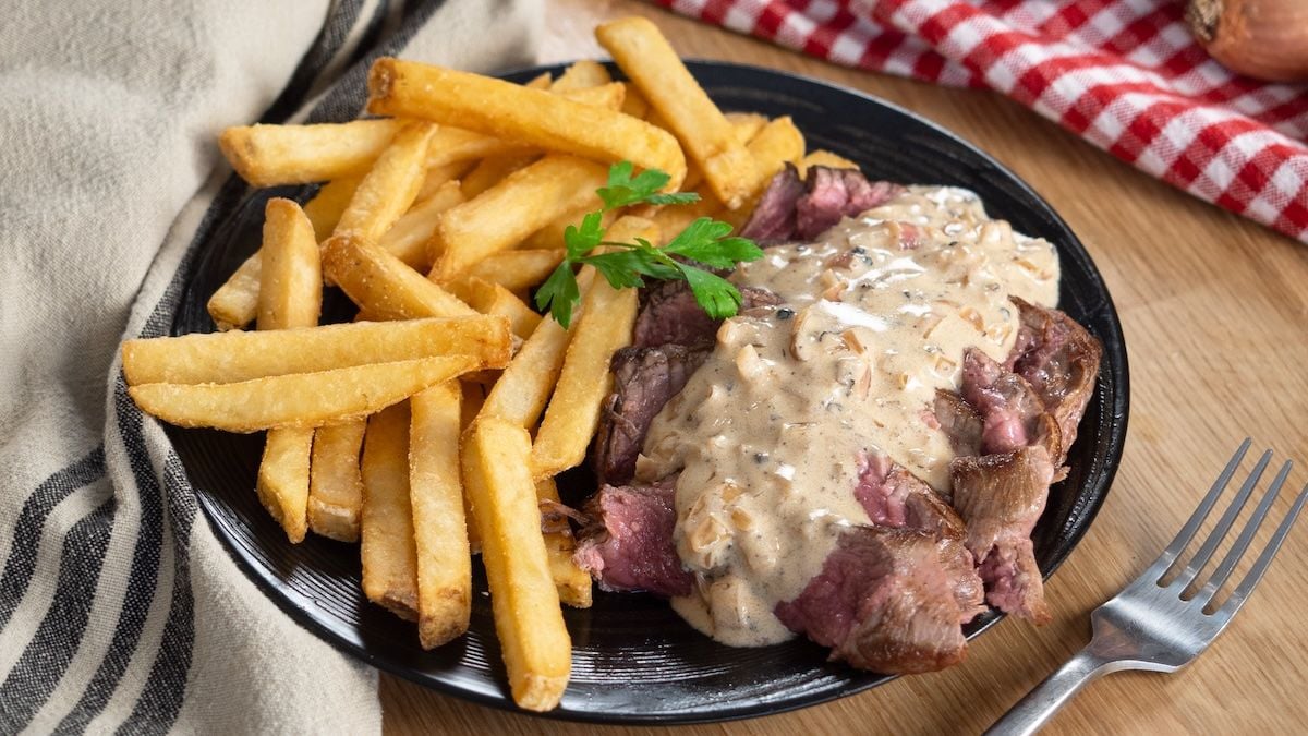 Préparez ce grand classique de la cuisine française : le boeuf à la sauce au poivre !