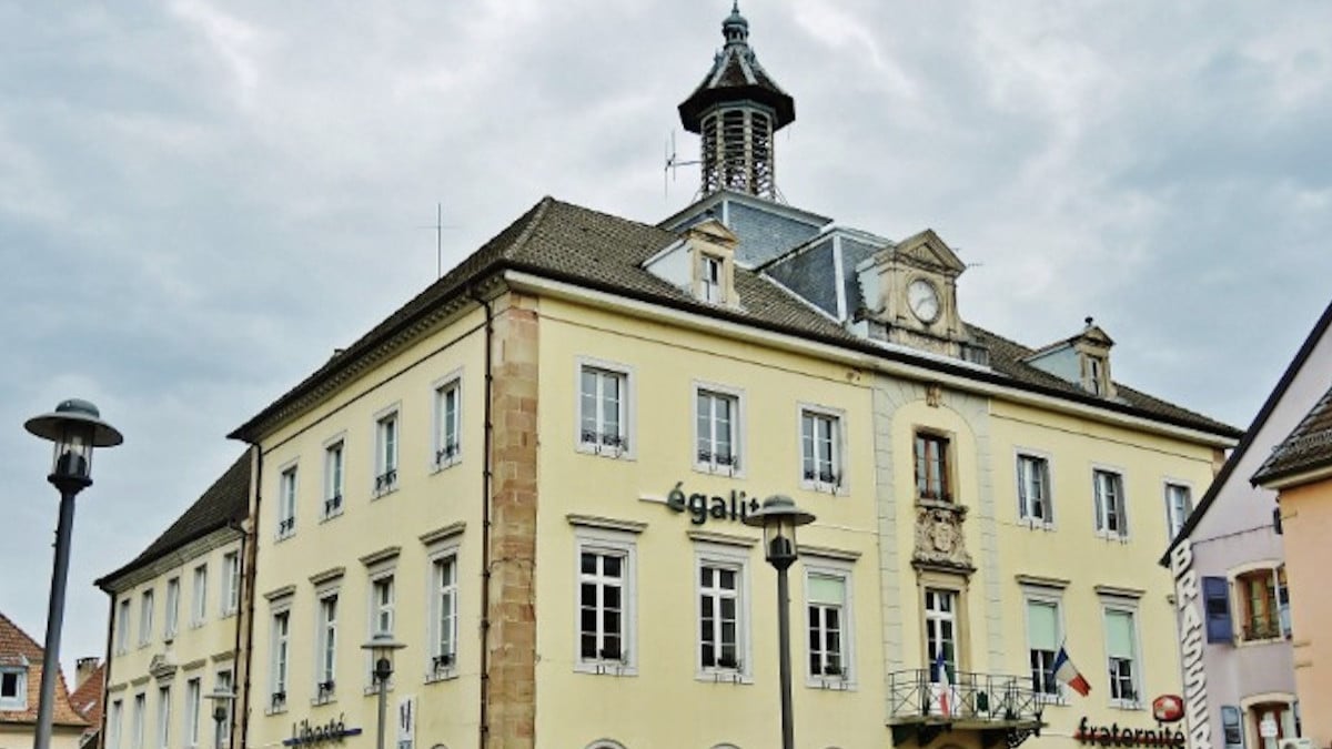 Ce nouveau maire réduit son indemnité de 1 800 euros par mois et révèle à qui il les reversera