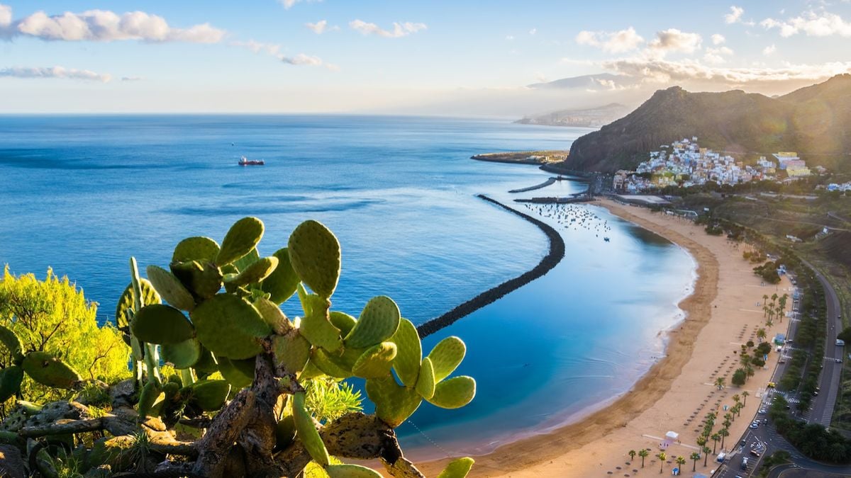 Située à 4 heures de Paris, cette île paradisiaque est parfaite pour partir en vacances au soleil en novembre 