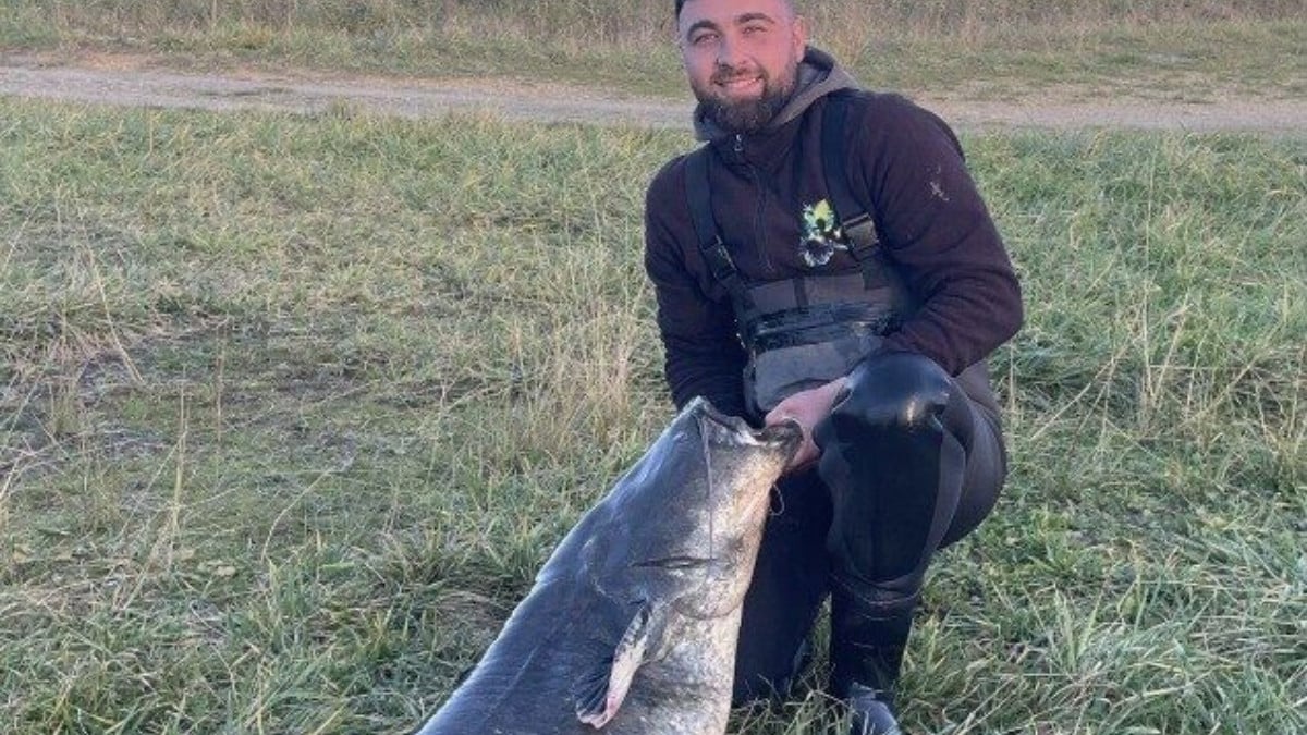 Un pêcheur amateur remonte un monstre des profondeurs de 2m de long, après 35 minutes d'un combat épique