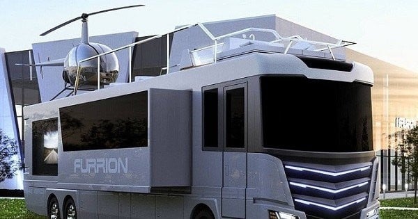 Si vous aimez le camping et le luxe sans limites, ce van ultra-moderne, avec hélicoptère et jacuzzi sur le toit, va sûrement vous épater !