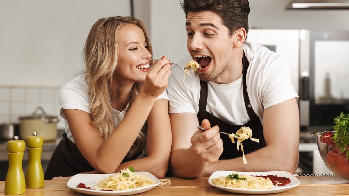 Avis aux pasta lovers : selon une étude, manger des pâtes nous rendrait plus heureux