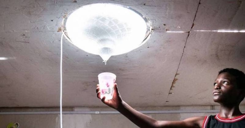 Voici le « puits de lumière », une lampe solaire capable de transformer l'eau de mer en eau potable	