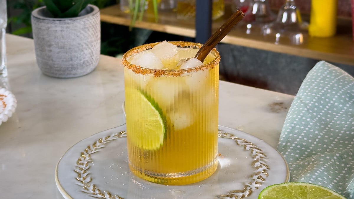 Ce cocktail à base de bière et tequila est super facile à réaliser à la maison !