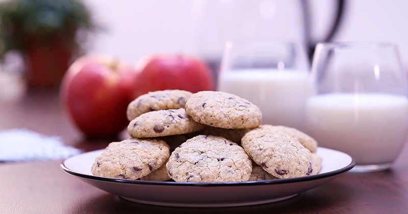 Pour le goûter, préparez l'Original Cookie aux flocons d'avoine, pépites de chocolat et noix de coco