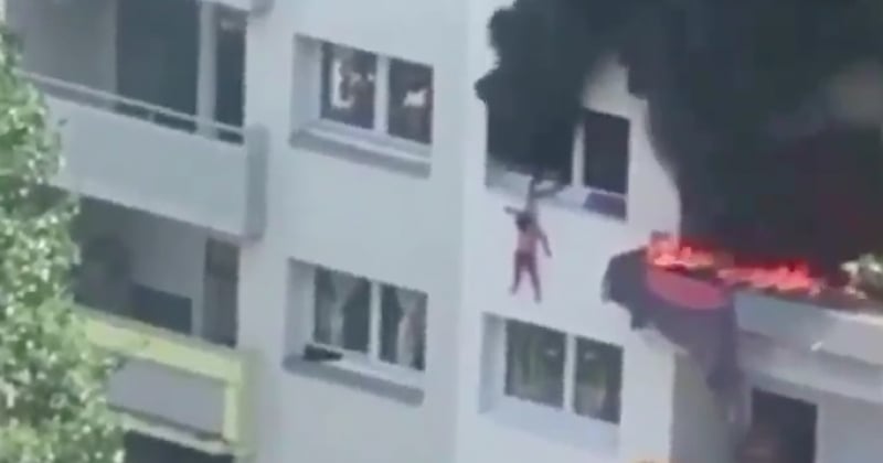 Coincés chez eux par un incendie, deux enfants sautent du 3ème étage et se font rattraper héroïquement par les habitants