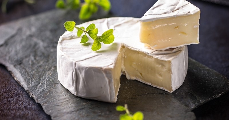 Le camembert que l'on aime va-t-il disparaître  ? Une tribune signée par de grands chefs dénonce sa future pasteurisation