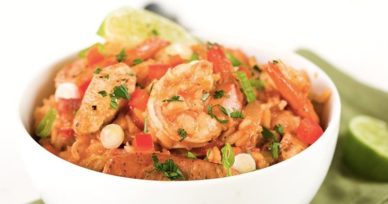 Goûtez le Jambalaya cajun, une spécialité copieuse à base de riz venue tout droit de la Louisiane !