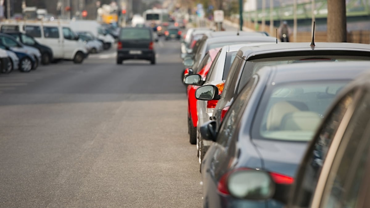 Très répandue, cette mauvaise habitude en voiture est illégale et peut vous valoir une amende