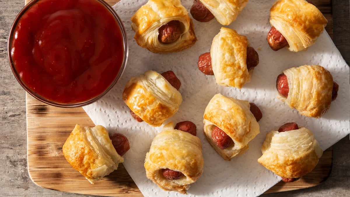 La recette apéro la plus simple du monde : ces feuilletés saucisse moutarde vont disparaitre en 5 minutes !