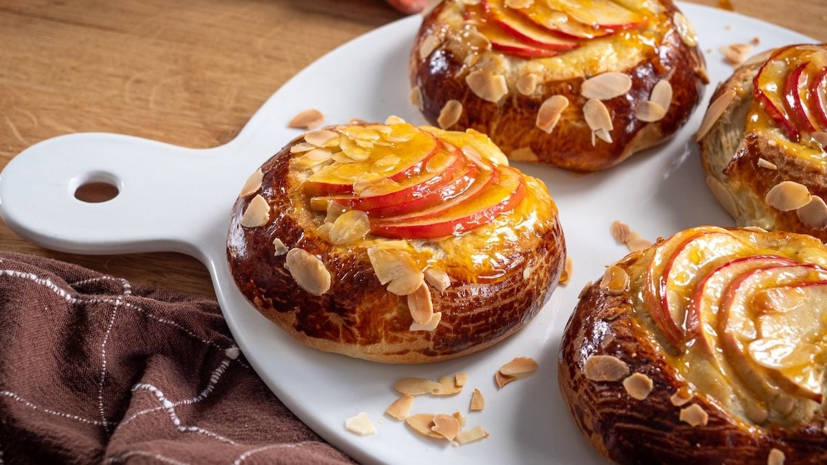 Le goûter le plus doux du moment : des petites brioches moelleux aux pommes et aux amandes !