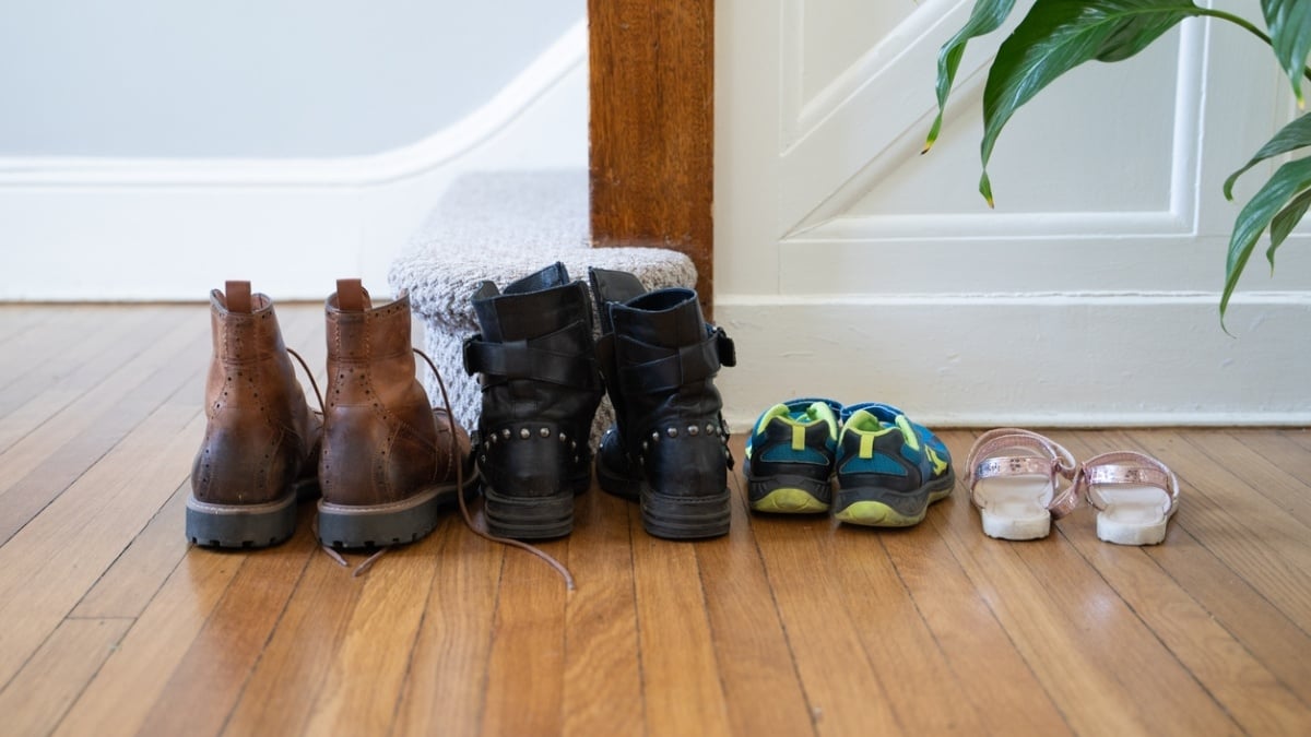 Un expert révèle pourquoi il ne faut jamais garder ses chaussures à la maison