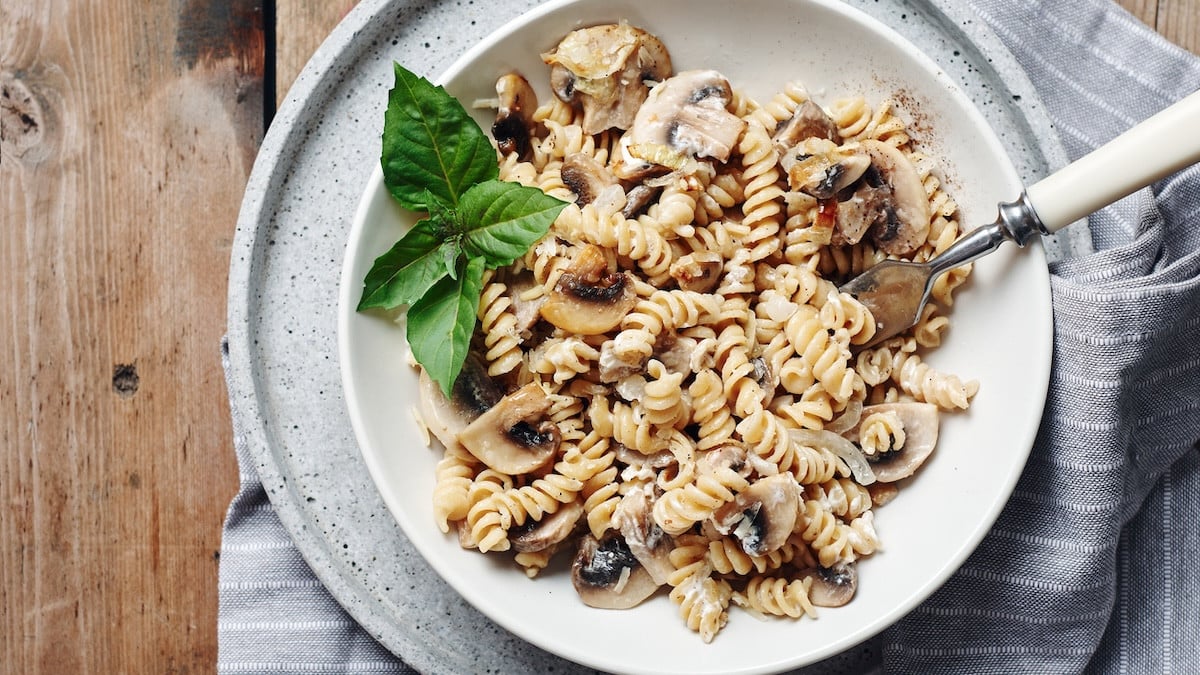 Ces pâtes crémeuses aux champignons sont le plat parfait pour un dîner réconfortant et gourmand en moins de 20 minutes