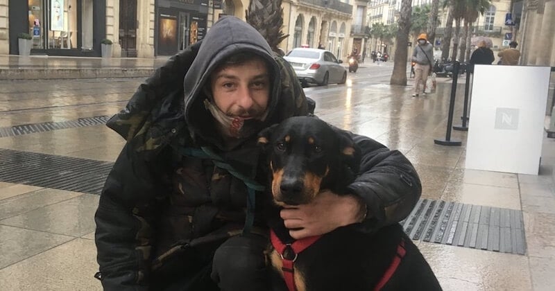 Ce jeune SDF de 24 ans et sa chienne ont retrouvé un toit, grâce à la générosité d'une femme, émue par leur histoire