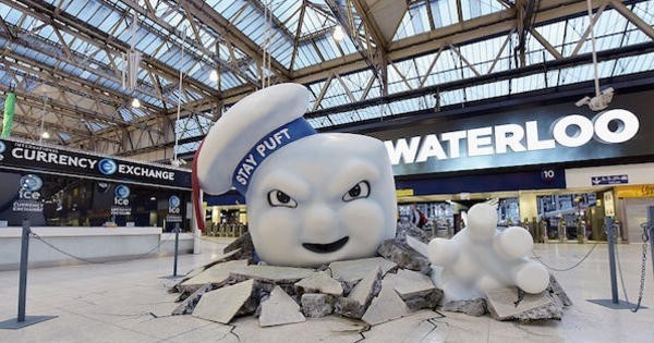 Découvrez la promotion géniale pour « SOS Fantômes » dans une gare de Londres, comme si vous y étiez !