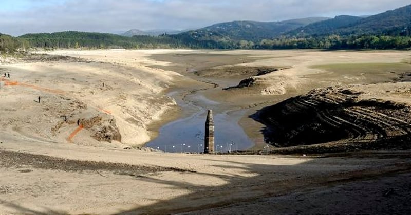 Haute-Garonne : un promeneur photographie une mystérieuse pyramide immergée qui refait surface