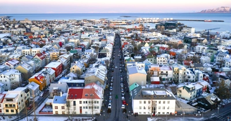 Habiter à Reykjavik, être payé 3 300 €/mois et parcourir le monde pendant tout l'été ? C'est le job de rêve que propose Wow Air