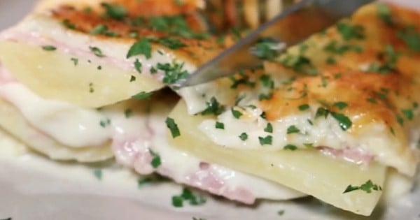 Réalisez votre propre gratin aux pommes de terre, à la mozzarella et au jambon et faites sensation à l'heure du dîner !