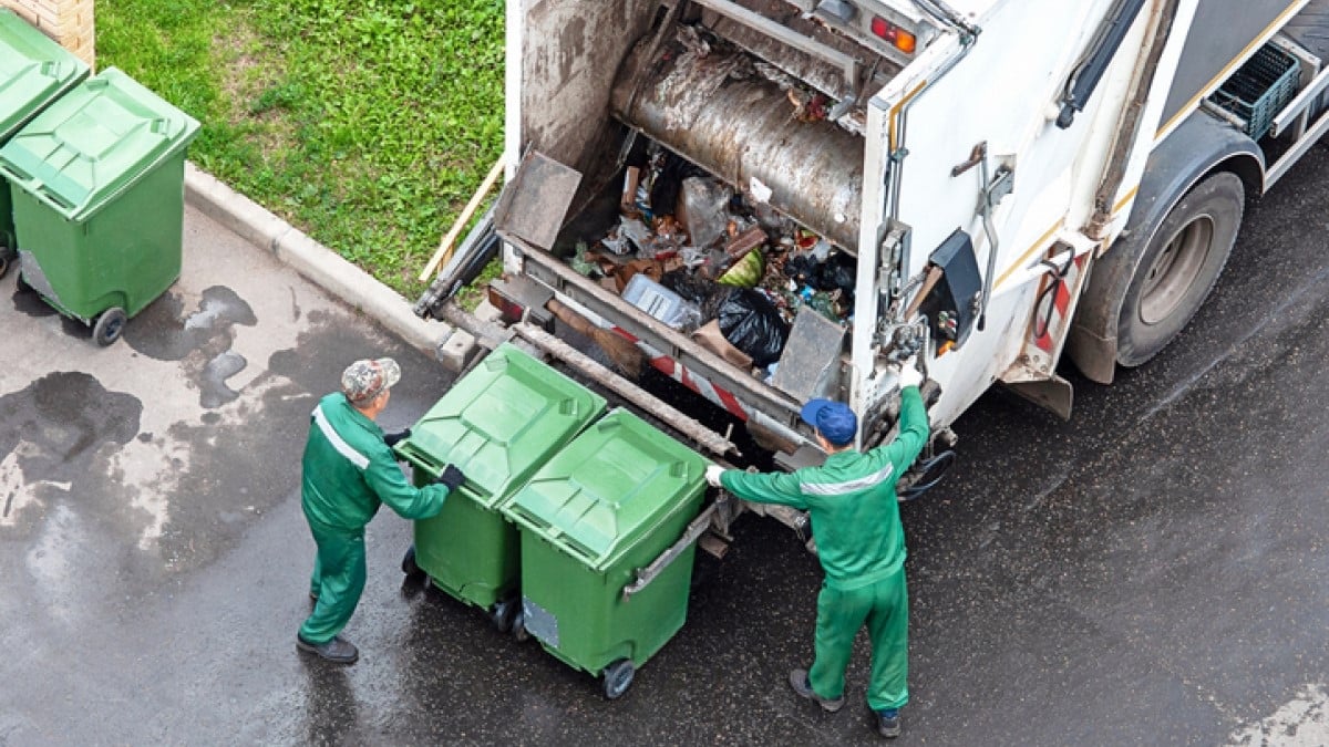 «Nous avons entendu des cris» : elle tombe dans un camion poubelle avant d'être compactée à 4 reprises