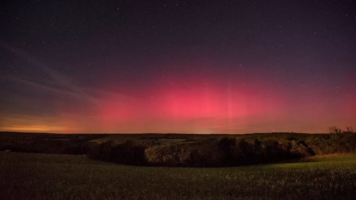 Un photographe immortalise de sublimes aurores boréales dans le ciel près de Dijon