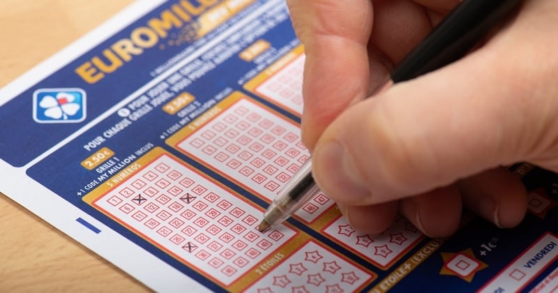 À 74 ans, cet homme a gagné le jackpot à l'Euromillions, mais sa vie est devenue un enfer