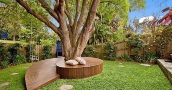 Construisez un banc autour des arbres et entrez en communion avec la nature. Le tout, dans un confort absolu !