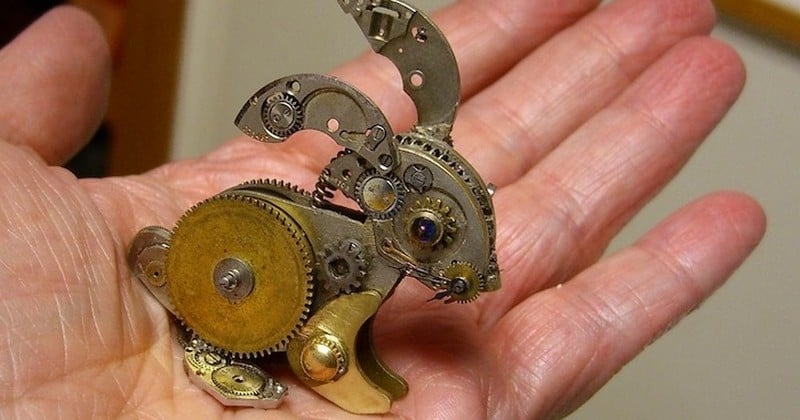 Cette artiste américaine fait de magnifiques sculptures steampunk en recyclant des engrenages de montres à gousset !