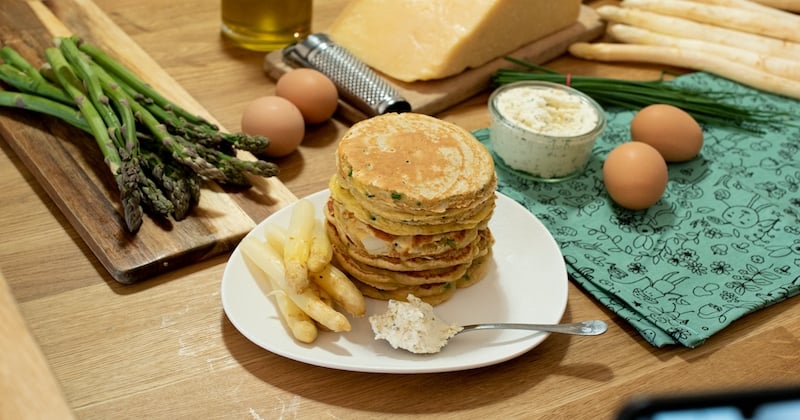 Innovez pour le brunch en préparant de savoureux pancakes aux asperges