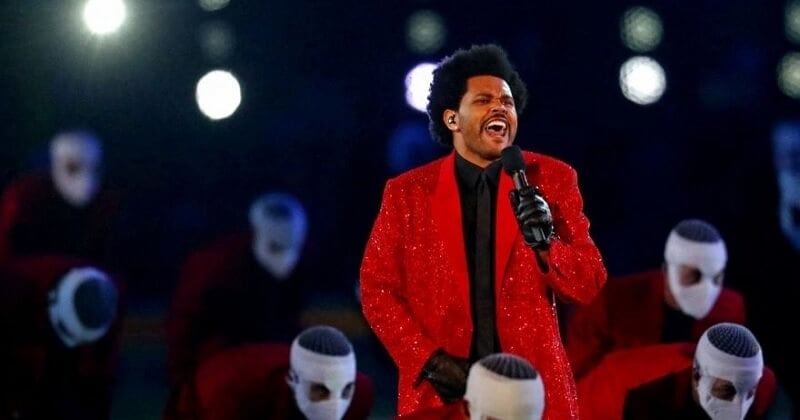 Super Bowl 2021 : retour sur la performance grandiose de The Weeknd lors du show de la mi-temps