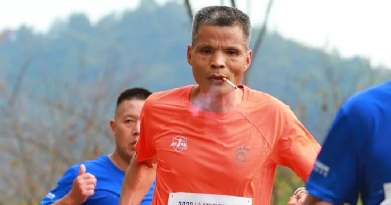 Un coureur chinois termine un marathon en 3 heures tout en fumant des cigarettes à la chaîne