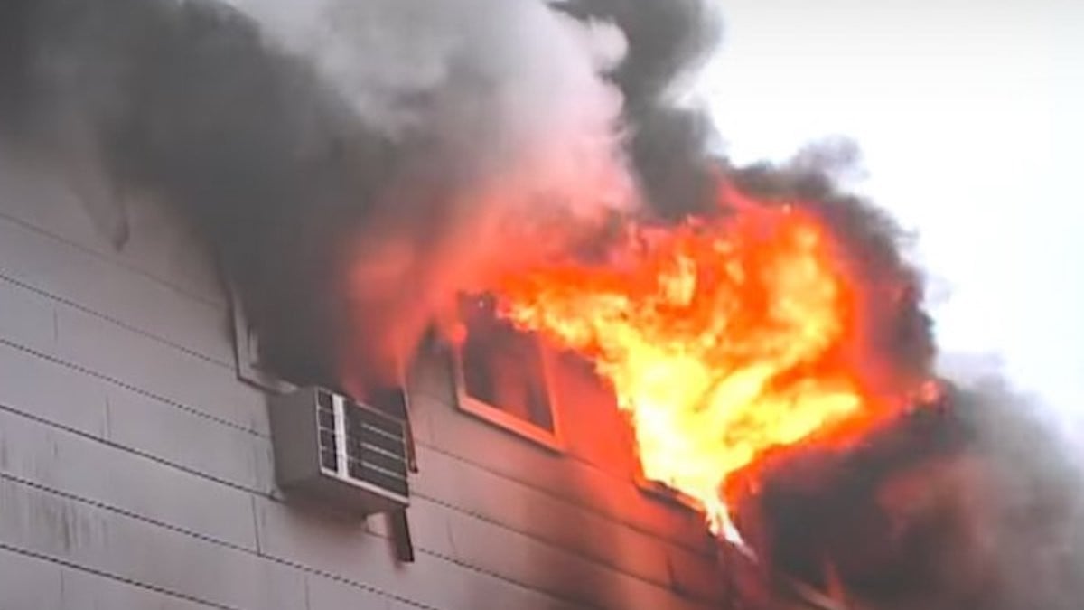 Une mère héroïque sauve le propriétaire d'une maison en feu... et meurt dans l'incendie avec son fils 