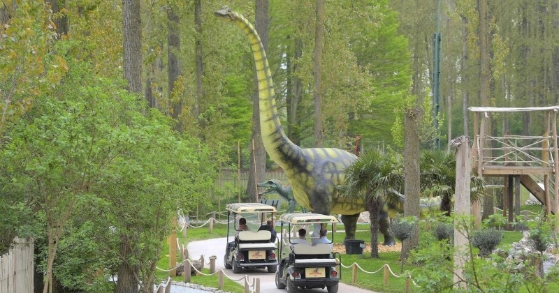 À 3h de Paris, un immense parc d'attractions sur les dinosaures a ouvert récemment