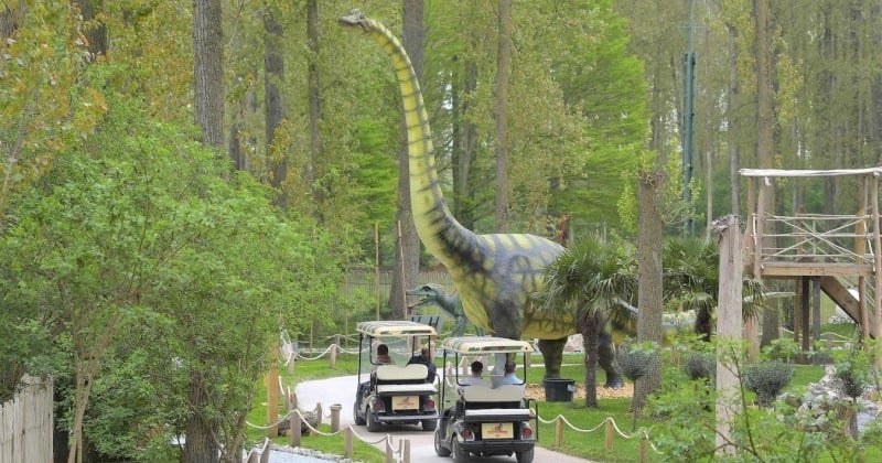 À 3h de Paris, un immense parc d'attractions sur les dinosaures a ouvert récemment