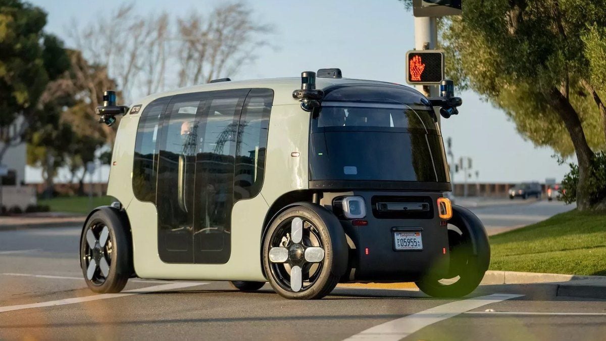 Cette voiture sans volant, sans pédales et sans conducteur arrive sur les routes et c'est terrifiant