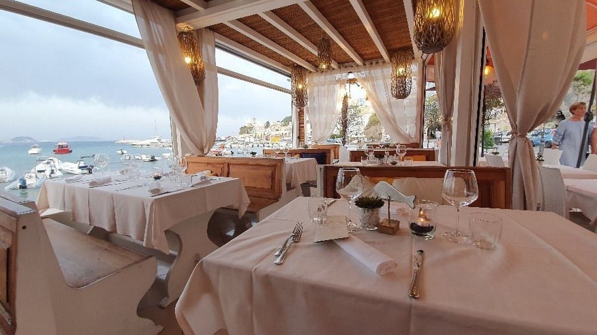 Une addition à 923 euros pour des pâtes au homard, des touristes accusent ce restaurant d'escroquerie, le patron se défend