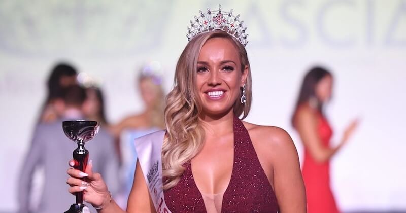 Plaquée par son fiancé qui la trouve trop grosse, elle perd 50 kilos et remporte le concours de Miss Grande-Bretagne	