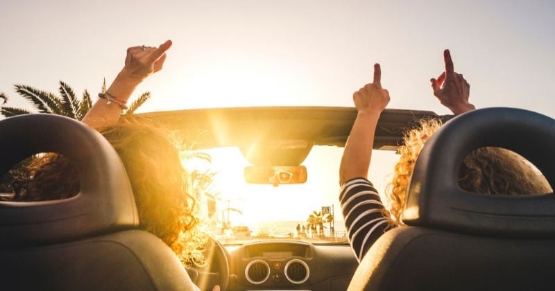 Les 10 accessoires indispensables à avoir dans sa voiture pour partir en vacances l’esprit léger