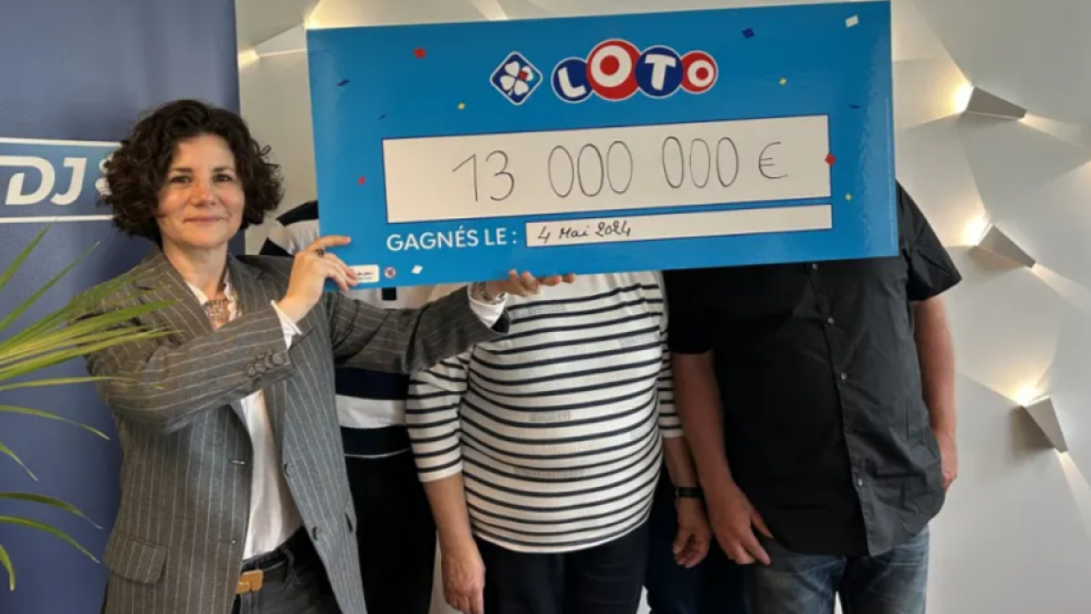 Prise d'une intuition, elle sort sous la pluie pour jouer au Loto et gagne... 13 millions d'euros