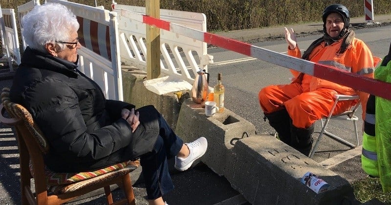 Ces amoureux âgés de 85 et 89 ans se rejoignent tous les jours à la frontière entre l'Allemagne et le Danemark pour boire un café
