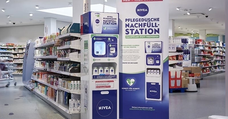 Pour limiter les emballages plastiques, Nivea a installé un distributeur de gel douche en magasin