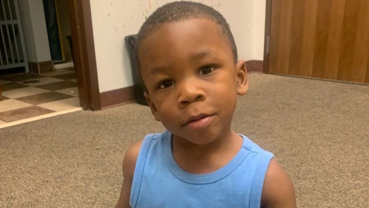 Un petit garçon de 3 ans meurt de chaud dans une voiture, oublié par... une employée de la protection de l'enfance
