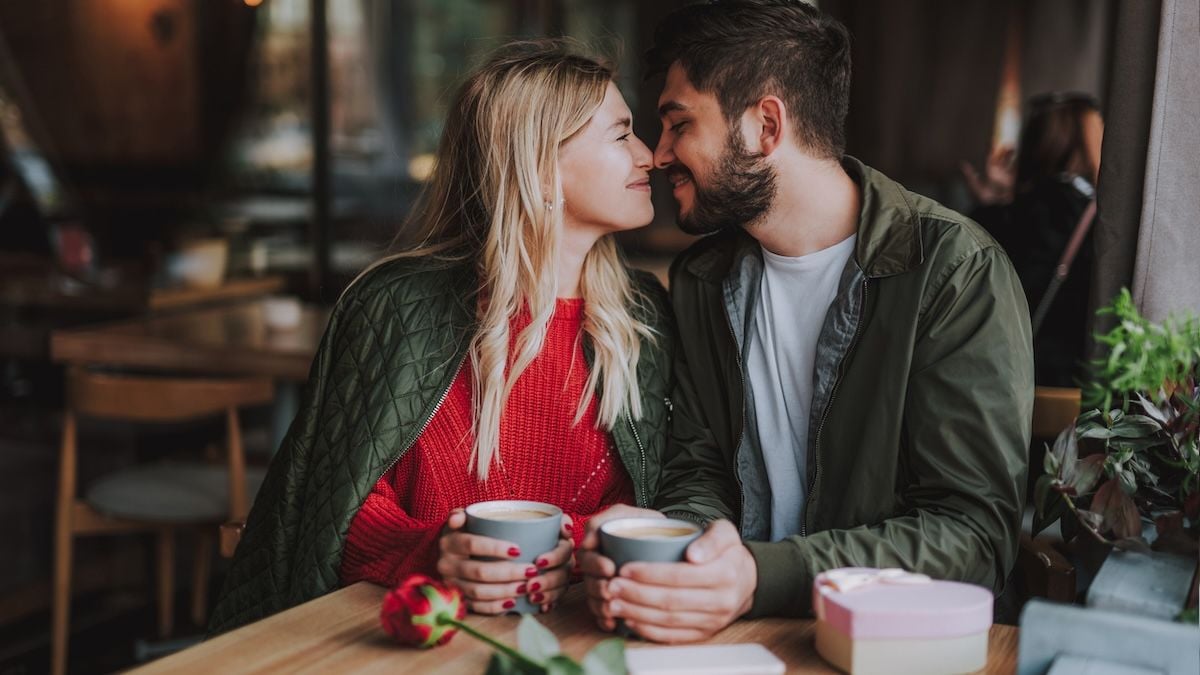 Selon une étude, 82% des Français préfèrent partager un café plutôt qu'un verre lors d'un premier date