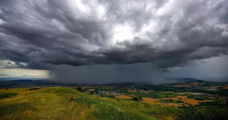 Le spectacle impressionnant d'un nuage supercellule  immortalisé par des internautes