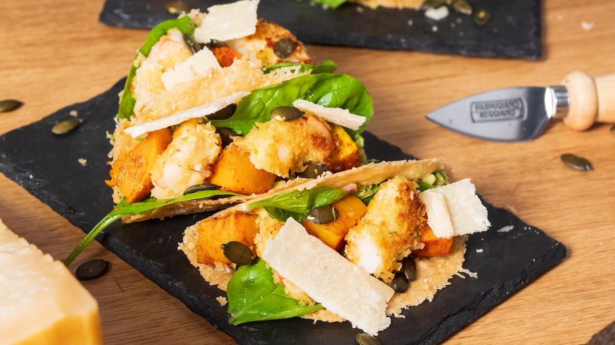 Craquez pour les tacos de Parmesan aux gambas et butternut rôti, c'est trop gourmand !