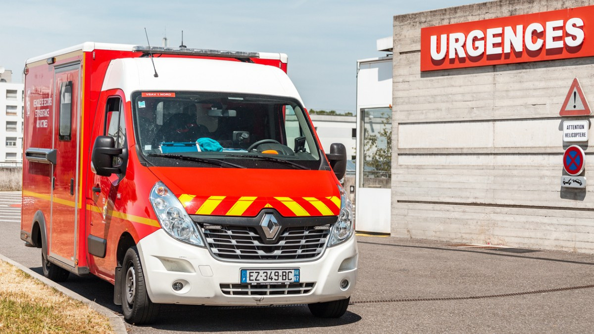 Après 2h d'attente devant les urgences, une femme de 53 ans décède sur le parking d'un hôpital