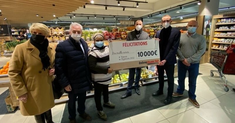 Au chômage depuis deux ans, une mère de famille remporte 10 000 € et décroche un CDI dans son habituel supermarché