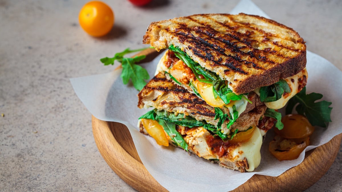 15 idées de plats simples et réconfortants qu'on adore manger sous un plaid