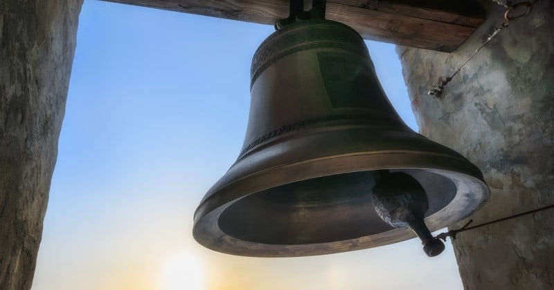 Une cloche de 30 kilos tombe sur une religieuse pendant la messe, sous le regard terrifié des fidèles